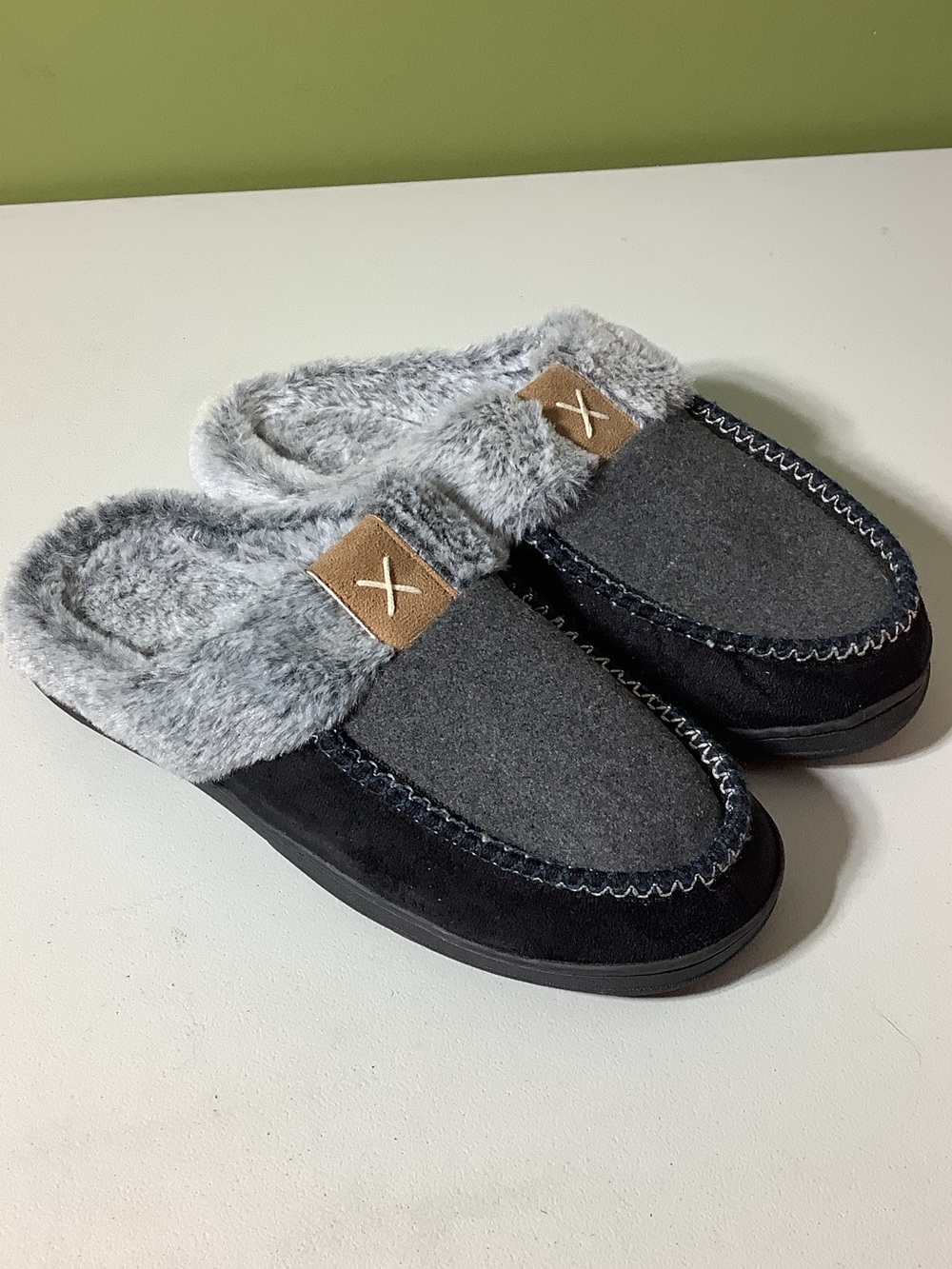 Homitem gray and black plush lined clogs, size 11-12